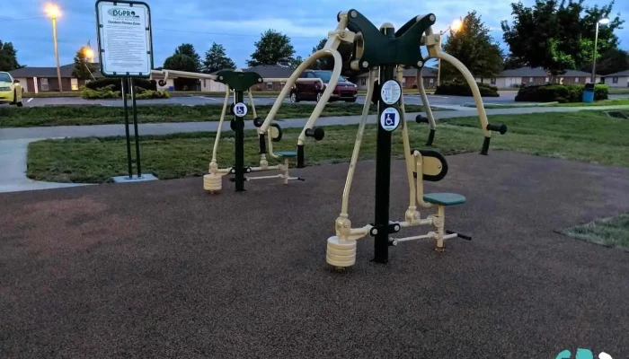 Bowling Green Parks and Rec Outdoor Fitness Zone - Bowling Green