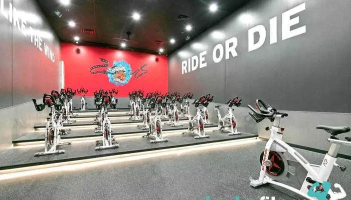 Crunch Fitness -    Maple Grove By Owner - Maple Grove