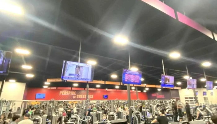 Crunch Fitness -    Maple Grove Latest - Maple Grove