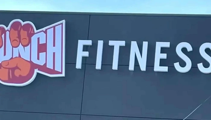 Crunch Fitness -    Market Square Reviews - Sacramento