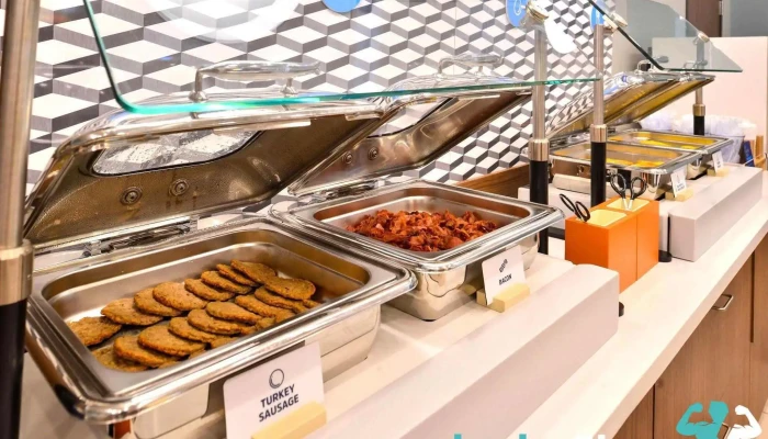 Holiday Inn Express Suites Allen Park By Ihg Food Drink - Allen Park