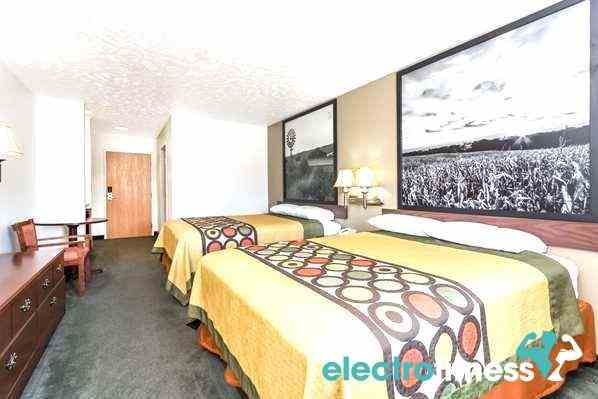 Super 8 By Wyndham Alma -  By Owner - Alma