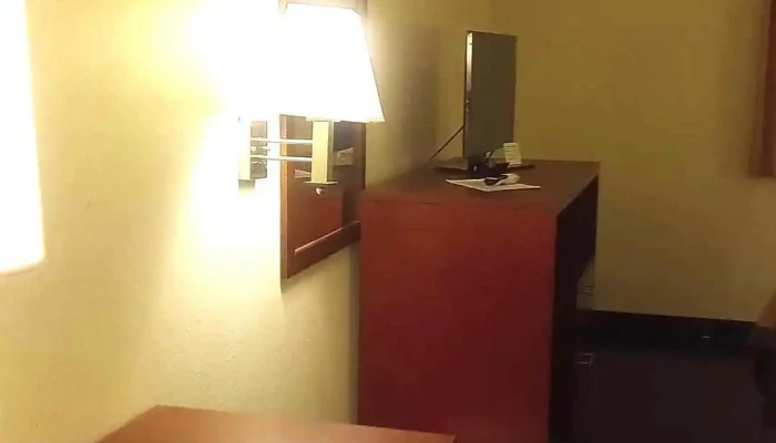 Super 8 By Wyndham Alma -  Videos - Alma